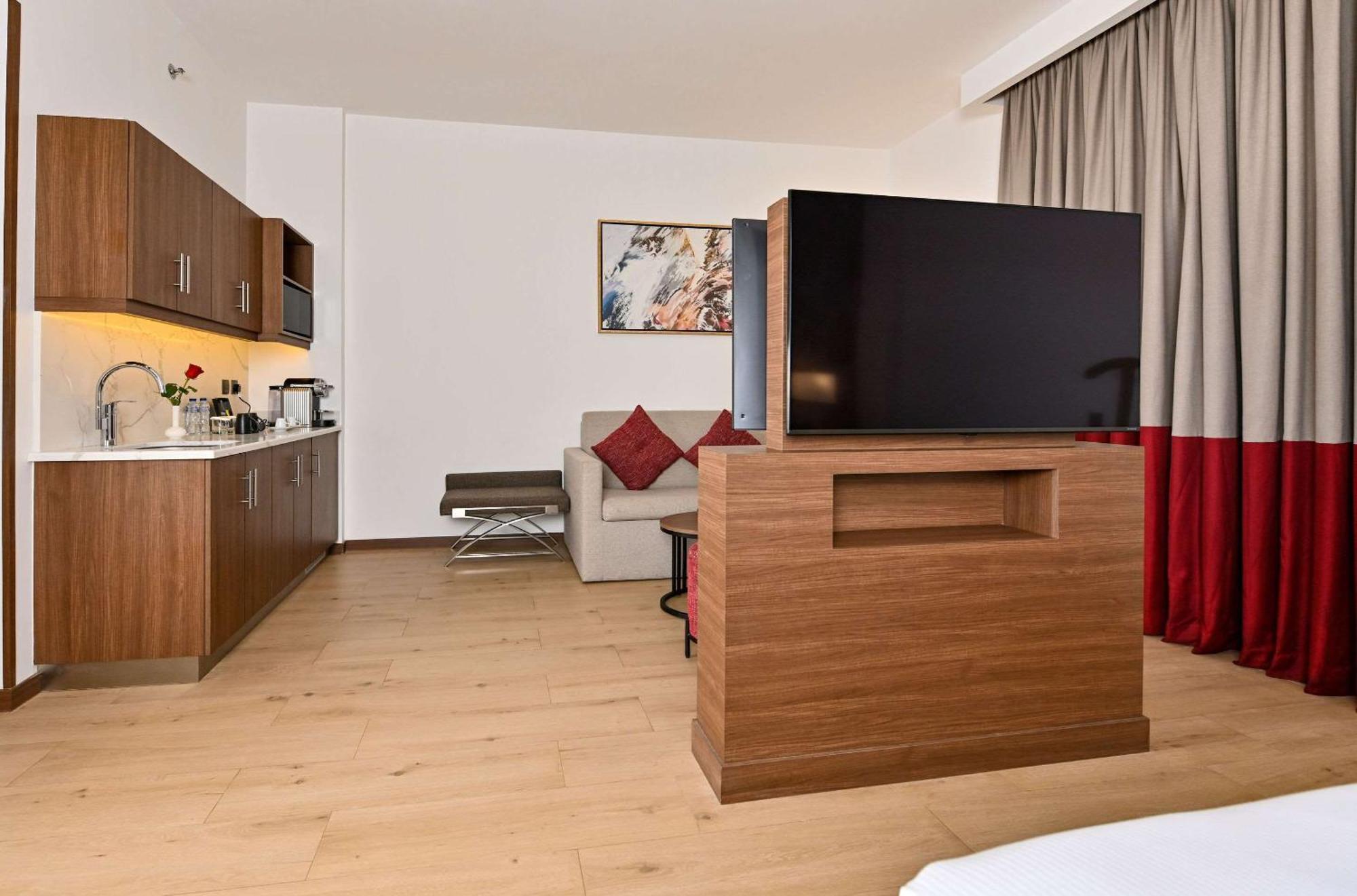 Comfort Hotel Jeddah King Road Екстериор снимка
